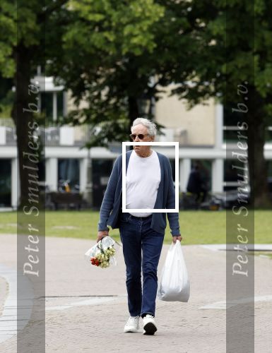 Amsterdam 20 juni 2024
Hans v Willigenburg doet zijn boodschappen in Amsterdam zuid.