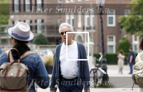 Amsterdam 20 juni 2024
Hans v Willigenburg doet zijn boodschappen in Amsterdam zuid.