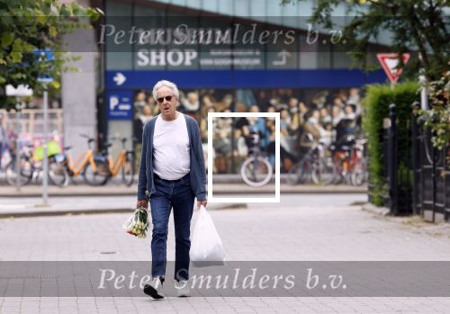 Amsterdam 20 juni 2024
Hans v Willigenburg doet zijn boodschappen in Amsterdam zuid.