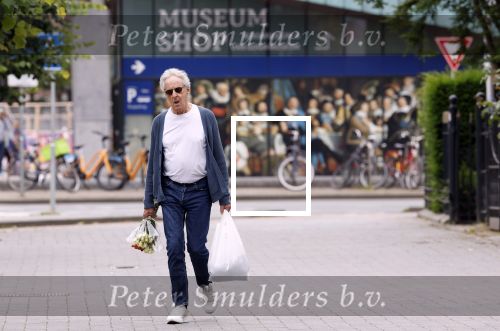 Amsterdam 20 juni 2024
Hans v Willigenburg doet zijn boodschappen in Amsterdam zuid.
