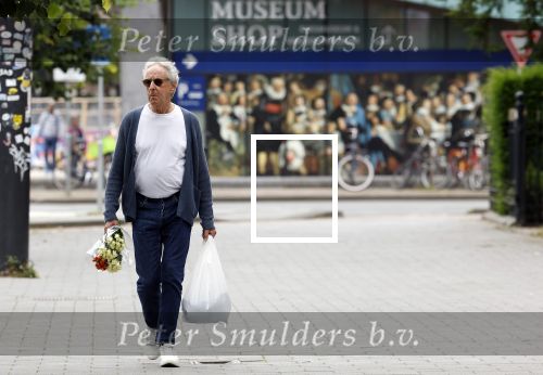 Amsterdam 20 juni 2024
Hans v Willigenburg doet zijn boodschappen in Amsterdam zuid.