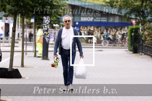 Amsterdam 20 juni 2024
Hans v Willigenburg doet zijn boodschappen in Amsterdam zuid.