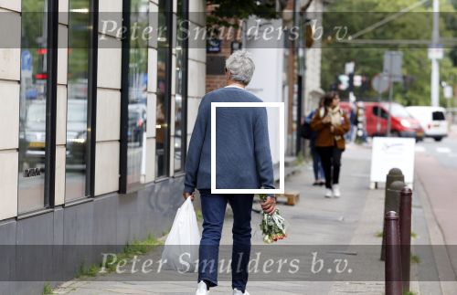 Amsterdam 20 juni 2024
Hans v Willigenburg doet zijn boodschappen in Amsterdam zuid.