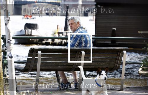 Amsterdam 29 juni 2024
Hans v d Togt laat zijn hond uit en zit lekker op een bankje aan de Amstel .