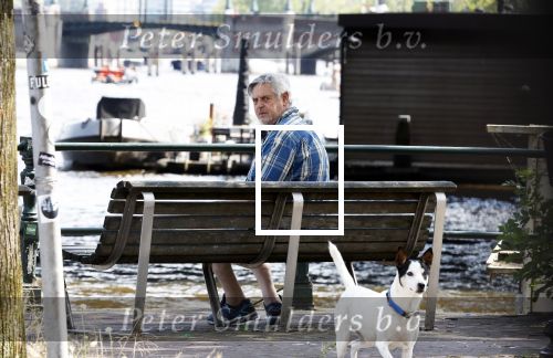 Amsterdam 29 juni 2024
Hans v d Togt laat zijn hond uit en zit lekker op een bankje aan de Amstel .
