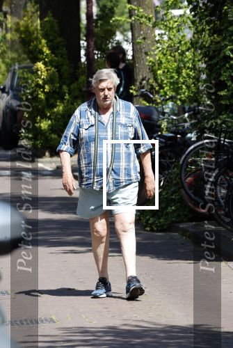 Amsterdam 29 juni 2024
Hans v d Togt laat zijn hond uit en zit lekker op een bankje aan de Amstel .