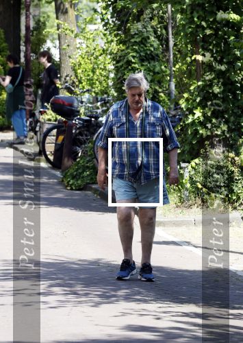 Amsterdam 29 juni 2024
Hans v d Togt laat zijn hond uit en zit lekker op een bankje aan de Amstel .