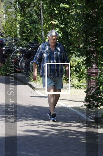Amsterdam 29 juni 2024
Hans v d Togt laat zijn hond uit en zit lekker op een bankje aan de Amstel .