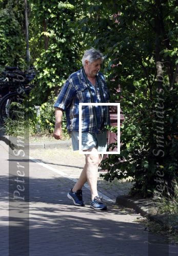 Amsterdam 29 juni 2024
Hans v d Togt laat zijn hond uit en zit lekker op een bankje aan de Amstel .