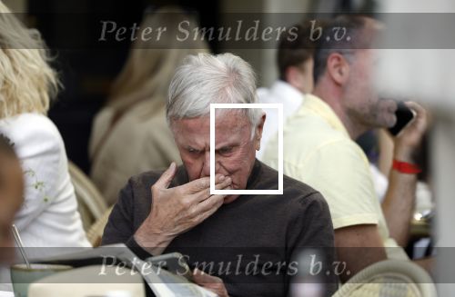 Amsterdam 28 juni 2024
Harry Mens leest krant op terras in Amsterdam zuid