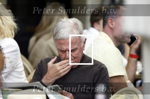 Amsterdam 28 juni 2024
Harry Mens leest krant op terras in Amsterdam zuid