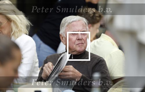 Amsterdam 28 juni 2024
Harry Mens leest krant op terras in Amsterdam zuid