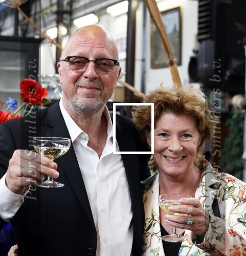 Amsterdam 4 juni 2024
Boekpresentatie Debbie de Jong van B&B Vol liefde . Haye v d Heyden met vrouw