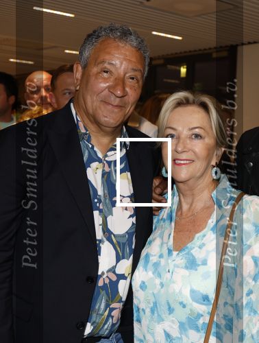 Amsterdam 25 mei 2024
Feestje na concert van de Toppers in de Johan Cruijff Arena. Frank Rijkaard en Henk ten Cate en zijn vrouw