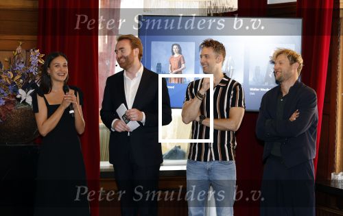 Wageningen 13 mei 2024
Presentatie musical 40-45 in hotel de Wereld met oa Soy Kroon Holly Brood Sjoerd Pleijsier Babette v Veen Kees Boot Frits Barend Dorian Bindels Gaia Aikman en Niniane Everaert.
