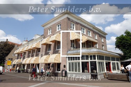 Wageningen 13 mei 2024
Presentatie musical 40-45 in hotel de Wereld met oa Soy Kroon Holly Brood Sjoerd Pleijsier Babette v Veen Kees Boot Frits Barend Dorian Bindels Gaia Aikman en Niniane Everaert.