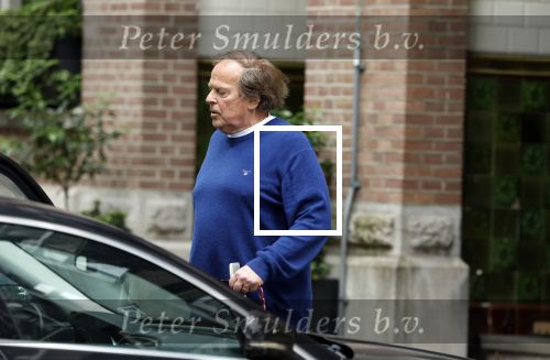Amsterdam 3 juni 2024
Ivo Niehe winkelend in Amsterdam zuid. Hij koopt bij een boekhandel oa het boek van de mooiste Avonturen van Prins Bernhard