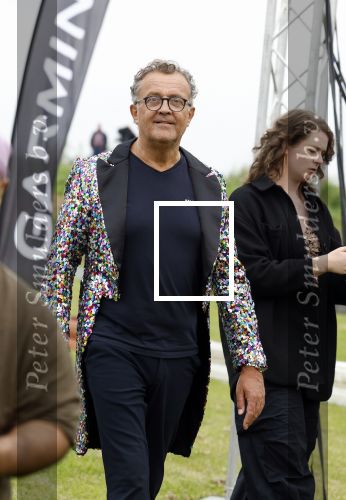 Lelystad 13 juni 2024
Rob kamphues en Jan Jaap v Roon organiseren met stichting groot hart een event , het grote race circus komt eraan, op de kartbaan in Lelystad .  Patrick Stoof is de presentator en ook Jack Plooij draagt zijn steentje bij.