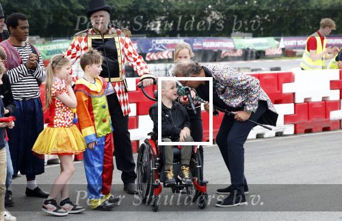 Lelystad 13 juni 2024
Rob kamphues en Jan Jaap v Roon organiseren met stichting groot hart een event , het grote race circus komt eraan, op de kartbaan in Lelystad .  Patrick Stoof is de presentator en ook Jack Plooij draagt zijn steentje bij.