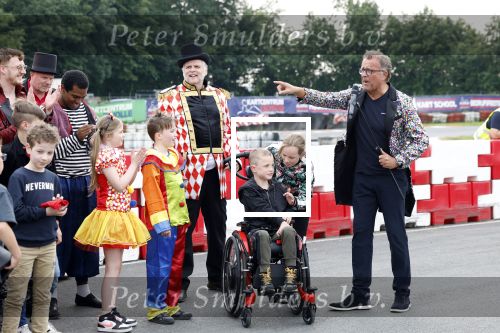 Lelystad 13 juni 2024
Rob kamphues en Jan Jaap v Roon organiseren met stichting groot hart een event , het grote race circus komt eraan, op de kartbaan in Lelystad .  Patrick Stoof is de presentator en ook Jack Plooij draagt zijn steentje bij.