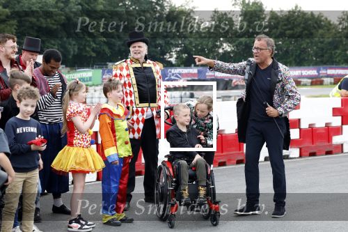 Lelystad 13 juni 2024
Rob kamphues en Jan Jaap v Roon organiseren met stichting groot hart een event , het grote race circus komt eraan, op de kartbaan in Lelystad .  Patrick Stoof is de presentator en ook Jack Plooij draagt zijn steentje bij.