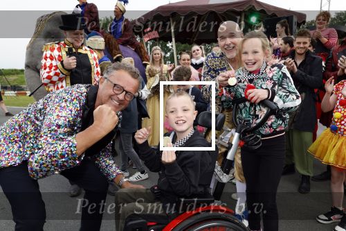 Lelystad 13 juni 2024
Rob kamphues en Jan Jaap v Roon organiseren met stichting groot hart een event , het grote race circus komt eraan, op de kartbaan in Lelystad .  Patrick Stoof is de presentator en ook Jack Plooij draagt zijn steentje bij.