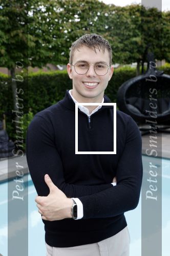 Fijnaart 31 mei 2024
BBQ bij fam Bauer in de tuin . Frans Bauer maakt samen met Lee Towers bekend dat hij dit jaar twee keer in Ahoy op graat treden. Aanwezig Frans Bauer Mariska Bauer Christiaan Bauer ( met vriendin Kim) Frans Bauer jr Jan Bauer en Lucas Bauer .