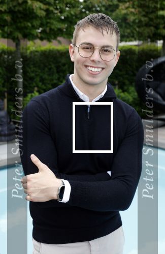 Fijnaart 31 mei 2024
BBQ bij fam Bauer in de tuin . Frans Bauer maakt samen met Lee Towers bekend dat hij dit jaar twee keer in Ahoy op graat treden. Aanwezig Frans Bauer Mariska Bauer Christiaan Bauer ( met vriendin Kim) Frans Bauer jr Jan Bauer en Lucas Bauer .