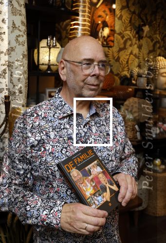 Noordwijk 25 juni 2024
Boek presentatie Timon Moll geschreven door Jan Dijkgraaf over de Familie Meiland . De presentatie was in de winkel van Montana Meiland en ook Martien Meiland en Erica Meiland waren aanwezig.