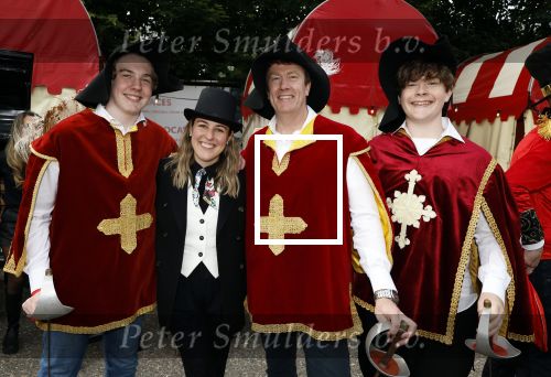 Lelystad 13 juni 2024
Rob kamphues en Jan Jaap v Roon organiseren met stichting groot hart een event , het grote race circus komt eraan, op de kartbaan in Lelystad .  Patrick Stoof is de presentator en ook Jack Plooij draagt zijn steentje bij. Jan Jaap v Roon met zoons en vriendin