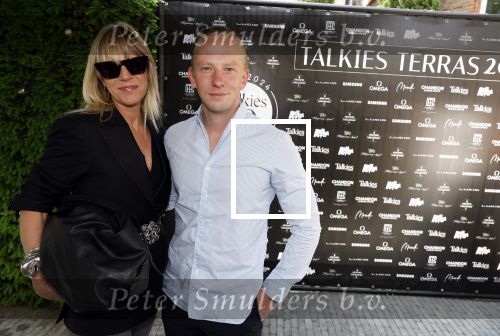 Amsterdam 6 juni 2024
Talkies terras awards bij het College Hotel . Jan des Bouvrie met een kennis
