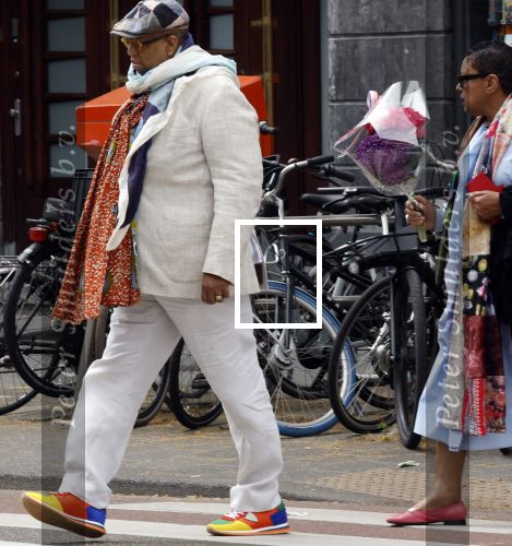 Amsterdam 30 juni 2024
John Leerdam met zijn vrouw in Amsterdam zuid . Hij reist met de trein .