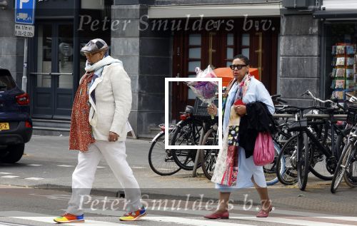 Amsterdam 30 juni 2024
John Leerdam met zijn vrouw in Amsterdam zuid . Hij reist met de trein .