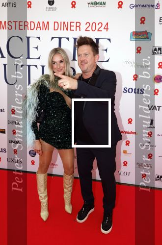 Amsterdam 8 juni 2024
Het Amsterdam diner in AFAS live . Vele Bekende mensen en zakenmensen kwamen naar het gala waar geld opgehaald wordt voor het aids fonds. Johnny de Mol en zijn vrouw Anouk de Mol