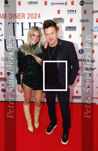 Amsterdam 8 juni 2024
Het Amsterdam diner in AFAS live . Vele Bekende mensen en zakenmensen kwamen naar het gala waar geld opgehaald wordt voor het aids fonds. Johnny de Mol en zijn vrouw Anouk de Mol