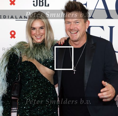 Amsterdam 8 juni 2024
Het Amsterdam diner in AFAS live . Vele Bekende mensen en zakenmensen kwamen naar het gala waar geld opgehaald wordt voor het aids fonds. Johnny de Mol en zijn vrouw Anouk de Mol