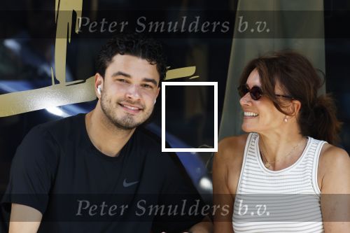 Amsterdam 24 juni 2024
Karin de Rooij met haar zoon Nighel op de cornelis schuytstraat