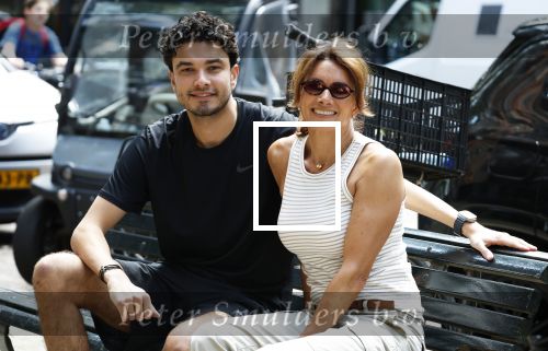 Amsterdam 24 juni 2024
Karin de Rooij met haar zoon Nighel op de cornelis schuytstraat