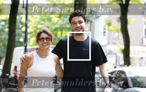 Amsterdam 24 juni 2024
Karin de Rooij met haar zoon Nighel op de cornelis schuytstraat
