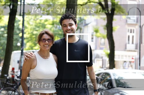 Amsterdam 24 juni 2024
Karin de Rooij met haar zoon Nighel op de cornelis schuytstraat