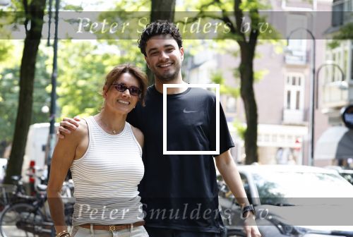 Amsterdam 24 juni 2024
Karin de Rooij met haar zoon Nighel op de cornelis schuytstraat