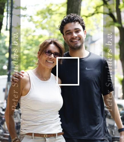 Amsterdam 24 juni 2024
Karin de Rooij met haar zoon Nighel op de cornelis schuytstraat