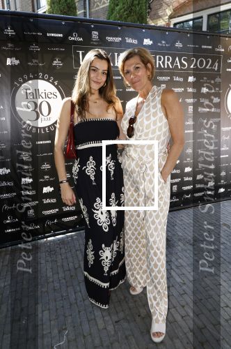 Amsterdam 6 juni 2024
Talkies terras awards bij het College Hotel .  Katharine Melu Pilates en dochter