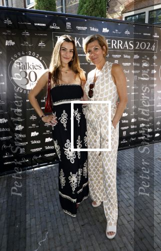 Amsterdam 6 juni 2024
Talkies terras awards bij het College Hotel .  Katharine Melu Pilates en dochter