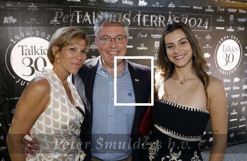 Amsterdam 6 juni 2024
Talkies terras awards bij het College Hotel .  Katharine Melu Pilates en dochter en directeur Omega horloges