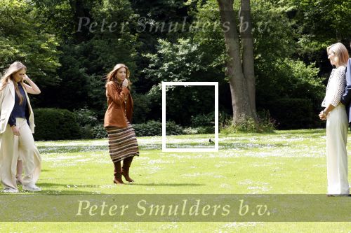 Den Haag 7 juni 2024
Fotouurte met de koninklijke familie op Huis ten Bosch .
Aanwezig Koning Willem Alexander Koningin Maxima Prinses Amalia Prinses Alexia Prinses Ariane en hun hondje Rambo.