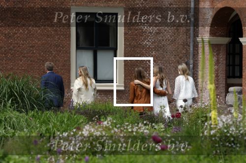 Den Haag 7 juni 2024
Fotouurte met de koninklijke familie op Huis ten Bosch .
Aanwezig Koning Willem Alexander Koningin Maxima Prinses Amalia Prinses Alexia Prinses Ariane en hun hondje Rambo.