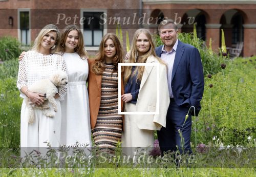 Den Haag 7 juni 2024
Fotouurte met de koninklijke familie op Huis ten Bosch .
Aanwezig Koning Willem Alexander Koningin Maxima Prinses Amalia Prinses Alexia Prinses Ariane en hun hondje Rambo.