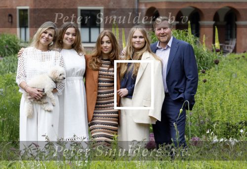 Den Haag 7 juni 2024
Fotouurte met de koninklijke familie op Huis ten Bosch .
Aanwezig Koning Willem Alexander Koningin Maxima Prinses Amalia Prinses Alexia Prinses Ariane en hun hondje Rambo.