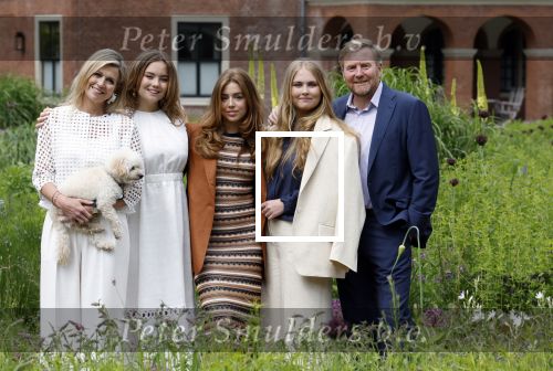 Den Haag 7 juni 2024
Fotouurte met de koninklijke familie op Huis ten Bosch .
Aanwezig Koning Willem Alexander Koningin Maxima Prinses Amalia Prinses Alexia Prinses Ariane en hun hondje Rambo.